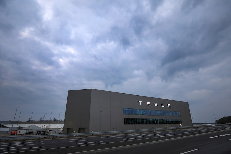 Fabricante de veículos elétricos registrou apenas 1.277 carros novos na Alemanha em janeiro, seu menor total mensal desde julho de 2021 Fabricante de veículos elétricos registrou apenas 1.277 carros novos na Alemanha em janeiro, seu menor total mensal desde julho de 2021