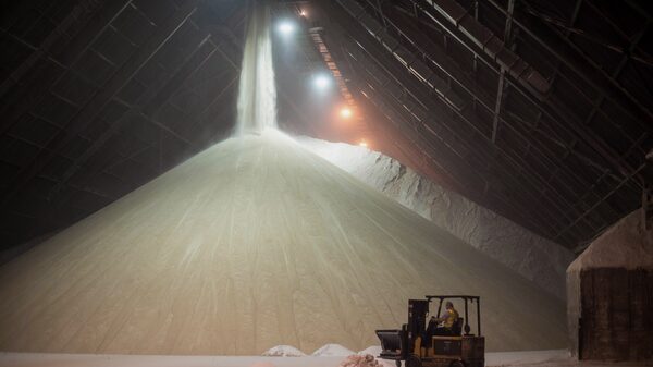 Tarifas dos EUA sobre a importação de açúcar levam fabricantes a investir no Canadá Tarifas dos EUA sobre a importação de açúcar levam fabricantes a investir no Canadá