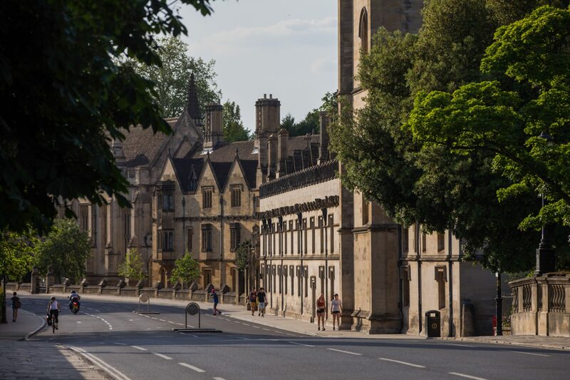 Recompensa por um diploma de um curso de primeira classe em uma universidade seletiva difere entre homens e mulheres Recompensa por um diploma de um curso de primeira classe em uma universidade seletiva difere entre homens e mulheres