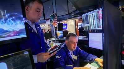S&P 500 retrocede tras récords en medio de la tensión geopolítica y el alza del gasto en IA S&P 500 retrocede tras récords en medio de la tensión geopolítica y el alza del gasto en IA