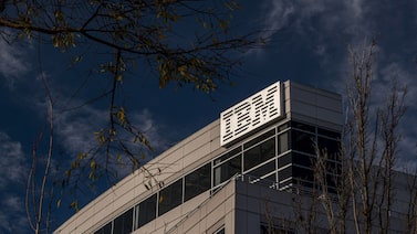 IBM sufre su mayor caída en casi seis décadas, pero Wall Street sigue apostando por la acción IBM sufre su mayor caída en casi seis décadas, pero Wall Street sigue apostando por la acción