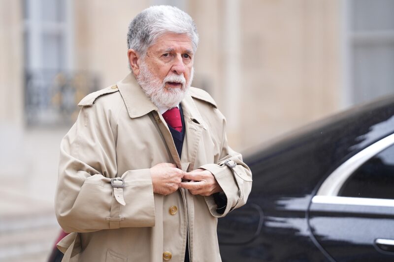 Celso Amorim descreveu a medida como “a bomba atômica das armas comerciais” Celso Amorim descreveu a medida como “a bomba atômica das armas comerciais”