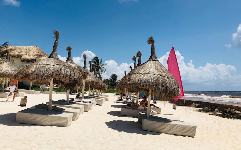 Aerolíneas recortan vuelos a Tulum, a medida que los turistas abandonan el paraíso festivo de México. Aerolíneas recortan vuelos a Tulum, a medida que los turistas abandonan el paraíso festivo de México.