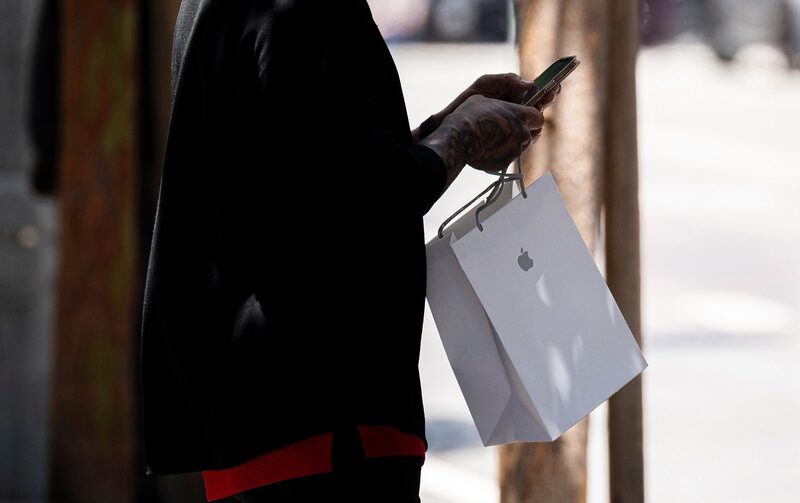 Apple Inc. cayó por la preocupación de un menor crecimiento. Apple Inc. cayó por la preocupación de un menor crecimiento.