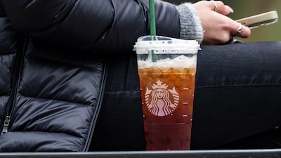 Starbucks supera las expectativas con un alza de 7,7% en sus ventas comparables en EE.UU. Starbucks supera las expectativas con un alza de 7,7% en sus ventas comparables en EE.UU.