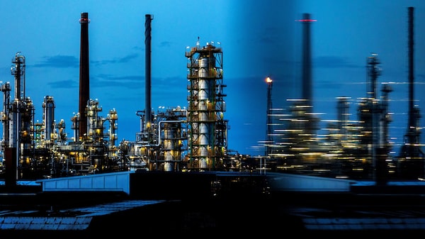 Producción de petróleo nunca había sido tan rentable para refinerías de EE.UU. Producción de petróleo nunca había sido tan rentable para refinerías de EE.UU.