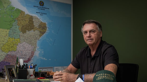 Jair Bolsonaro é internado em hospital para se submeter a uma cirurgia no ombro Jair Bolsonaro é internado em hospital para se submeter a uma cirurgia no ombro
