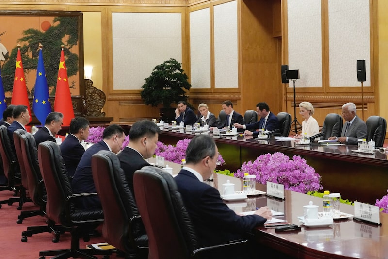 Las tensiones mostradas esta semana contrastan con la esperanza que había en el punto álgido de la guerra comercial desatada por Donald Trump de que China reparara sus lazos con la UE. Las tensiones mostradas esta semana contrastan con la esperanza que había en el punto álgido de la guerra comercial desatada por Donald Trump de que China reparara sus lazos con la UE.