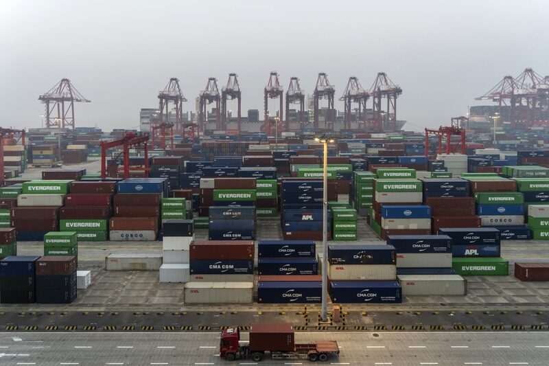 EE.UU. se mostró dispuesto a eliminar las restricciones a algunas exportaciones tecnológicas a cambio de garantías de que China suavice los límites a los envíos de tierras raras. EE.UU. se mostró dispuesto a eliminar las restricciones a algunas exportaciones tecnológicas a cambio de garantías de que China suavice los límites a los envíos de tierras raras.