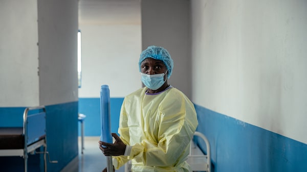 Surto de ebola avança no leste do Congo e desafia autoridades de saúde Surto de ebola avança no leste do Congo e desafia autoridades de saúde
