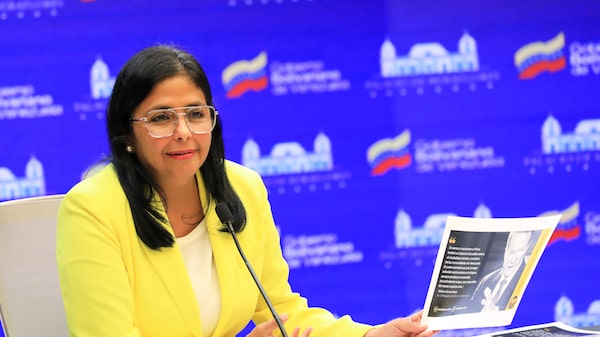 Solo 120 mil jubilados en Venezuela obtendrán el bono de $2.222 anunciado por Maduro Solo 120 mil jubilados en Venezuela obtendrán el bono de $2.222 anunciado por Maduro