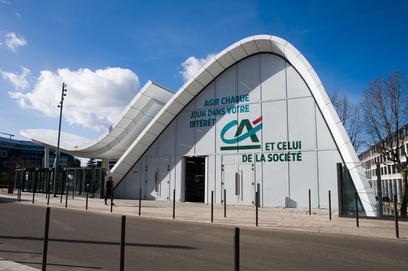 Outros bancos, como Raiffeisen, SocGen e UniCredit também estão expostos à Rússia. Outros bancos, como Raiffeisen, SocGen e UniCredit também estão expostos à Rússia.