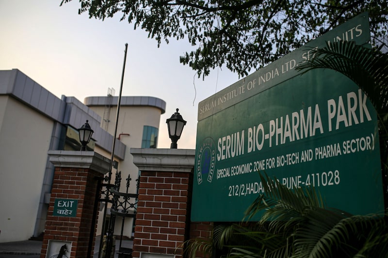 Cartel de la planta de Hadapsar del Serum Institute de India Ltd. en Pune, Maharashtra, el miércoles 5 de mayo de 2021. Cartel de la planta de Hadapsar del Serum Institute de India Ltd. en Pune, Maharashtra, el miércoles 5 de mayo de 2021.