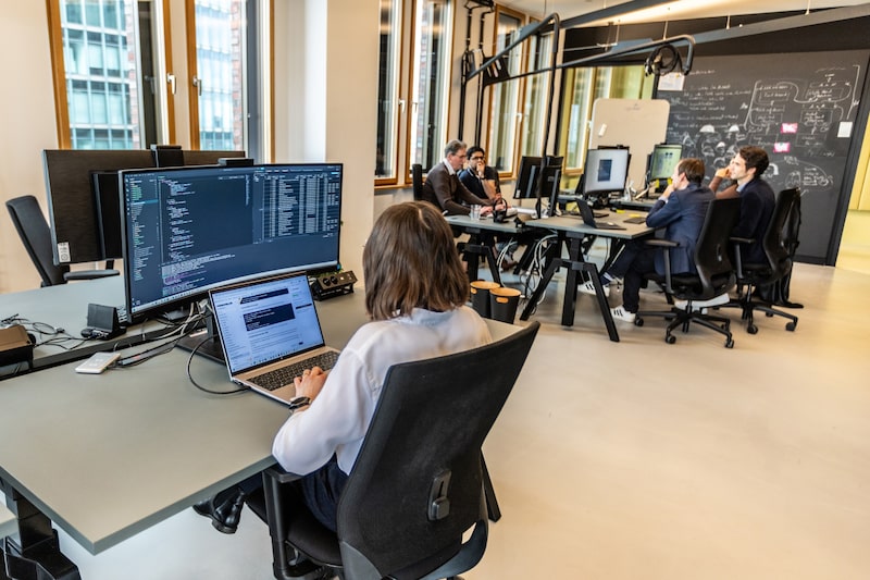 El centro de innovación digital de Freshfields en Berlín, donde técnicos y abogados trabajan juntos para desarrollar soluciones para los clientes. Foto: Nicolo Lanfranchi/Bloomberg El centro de innovación digital de Freshfields en Berlín, donde técnicos y abogados trabajan juntos para desarrollar soluciones para los clientes. Foto: Nicolo Lanfranchi/Bloomberg