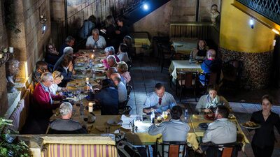 Portugal e Espanha no escuro: sem explicar apagão, governos não apontam solução Portugal e Espanha no escuro: sem explicar apagão, governos não apontam solução