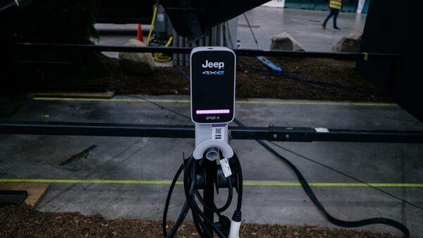 Tesla lidera a la hora de mantener bajos precios de cargadores de autos eléctricos Tesla lidera a la hora de mantener bajos precios de cargadores de autos eléctricos