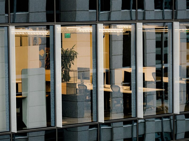 La mitad de las grandes empresas planean reducir espacio de oficina La mitad de las grandes empresas planean reducir espacio de oficina