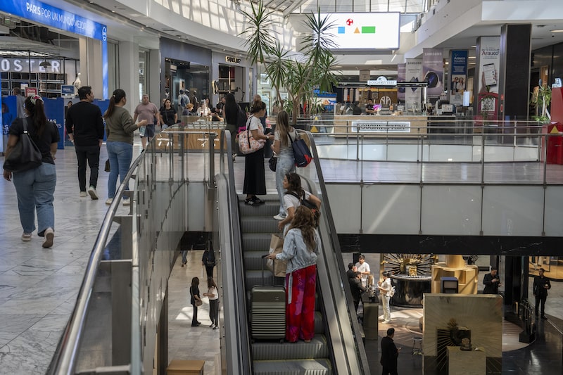 Shoppers in Santiago, Chile. Shoppers in Santiago, Chile.