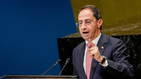Inversionistas planean invertir más de US$3.000 millones en Colombia, dice vicepresidente Restrepo Inversionistas planean invertir más de US$3.000 millones en Colombia, dice vicepresidente Restrepo