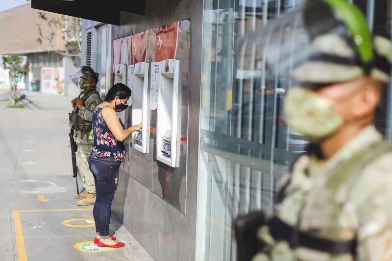 En la actualidad, hay por lo menos 10 bonos activos en Perú. En la actualidad, hay por lo menos 10 bonos activos en Perú.