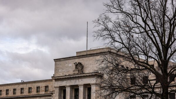 Actas de la Fed prevén tasas altas por más tiempo y algunos recortes en 2024 Actas de la Fed prevén tasas altas por más tiempo y algunos recortes en 2024