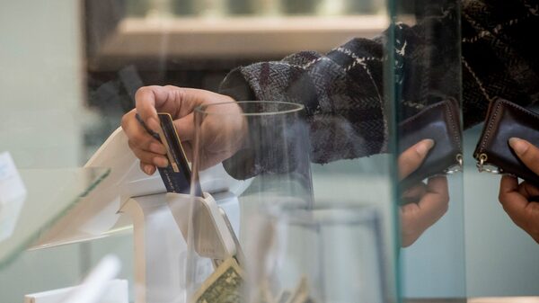 El gasto con tarjetas de crédito en EE.UU. está cayendo, según dos grandes bancos El gasto con tarjetas de crédito en EE.UU. está cayendo, según dos grandes bancos