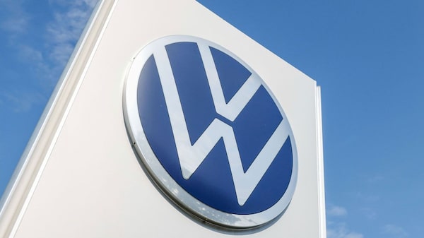 Volkswagen planea eliminar hasta 100.000 empleos y podría cerrar fábricas, según informe Volkswagen planea eliminar hasta 100.000 empleos y podría cerrar fábricas, según informe