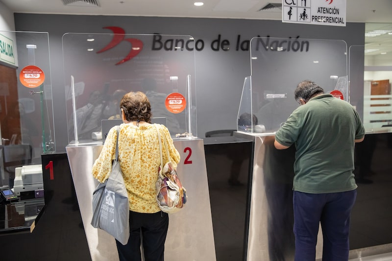 Usuarios reciben la devolución de aportes del Banco de la Nación, el 18 de diciembre de 2025. Usuarios reciben la devolución de aportes del Banco de la Nación, el 18 de diciembre de 2025.