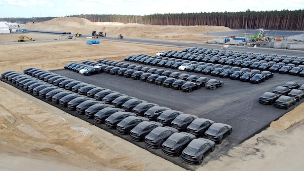 Tesla salta por plan para buscar aprobación de nueva división de acciones Tesla salta por plan para buscar aprobación de nueva división de acciones