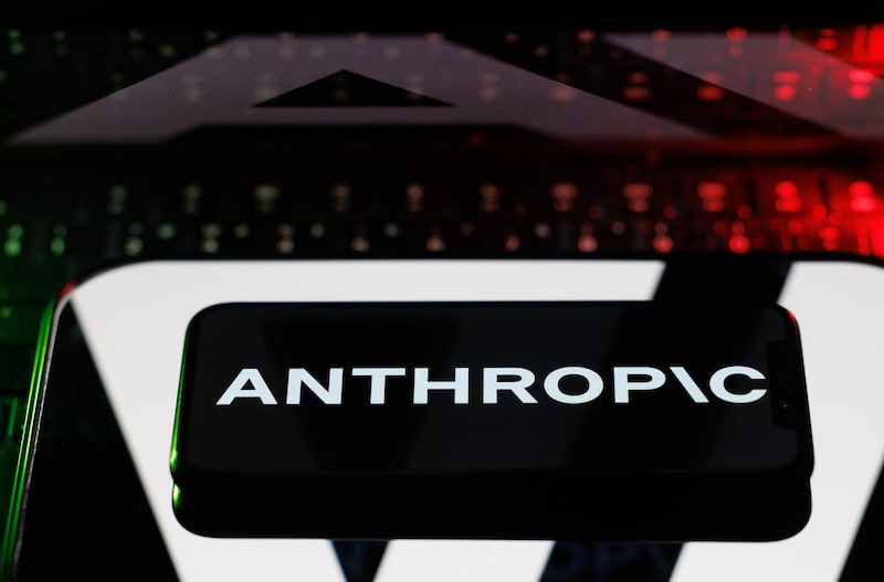 Un logotipo de inteligencia artificial de Anthropic PBC en un teléfono inteligente. Fotógrafo: Andrey Rudakov/Bloomberg. Un logotipo de inteligencia artificial de Anthropic PBC en un teléfono inteligente. Fotógrafo: Andrey Rudakov/Bloomberg.