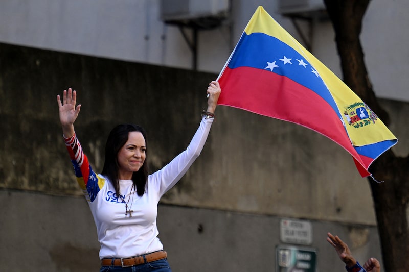 A líder da oposição  María Corina Machado saiu da clandestinidade para se juntar a centenas de venezuelanos que protestam Maduro A líder da oposição  María Corina Machado saiu da clandestinidade para se juntar a centenas de venezuelanos que protestam Maduro