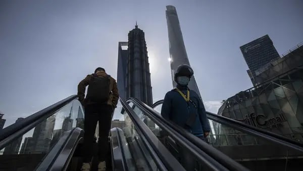 Caída de acciones en China sigue y muestra que inversores están perdiendo confianzadfd