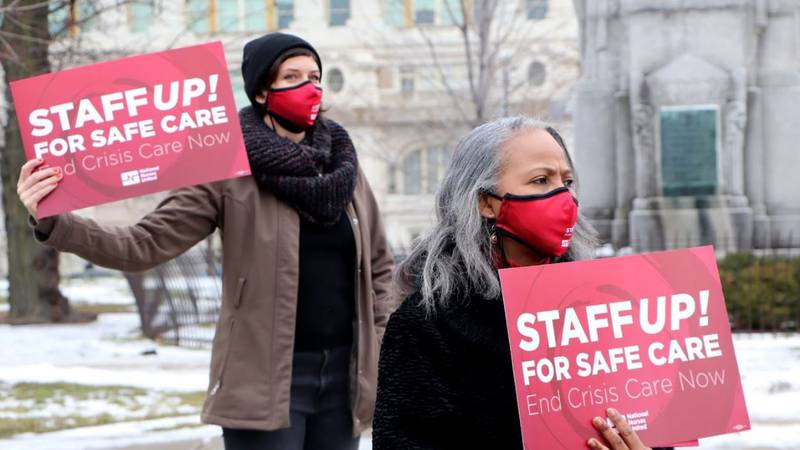 Enfermeiros fazem greve nos EUA contra condições de trabalho