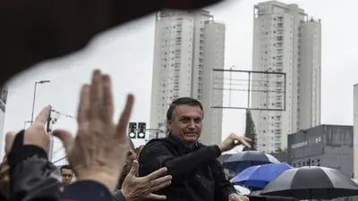 Jair Bolsonaro em ato de campanha na reta final das eleições: presidente obteve mais votos que as pesquisas apontavam