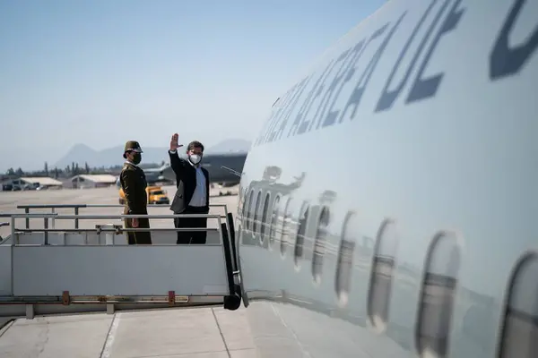 El presidente chileno antes de partir hacia Buenos Aires. Foto: Twitter @gabrielboric