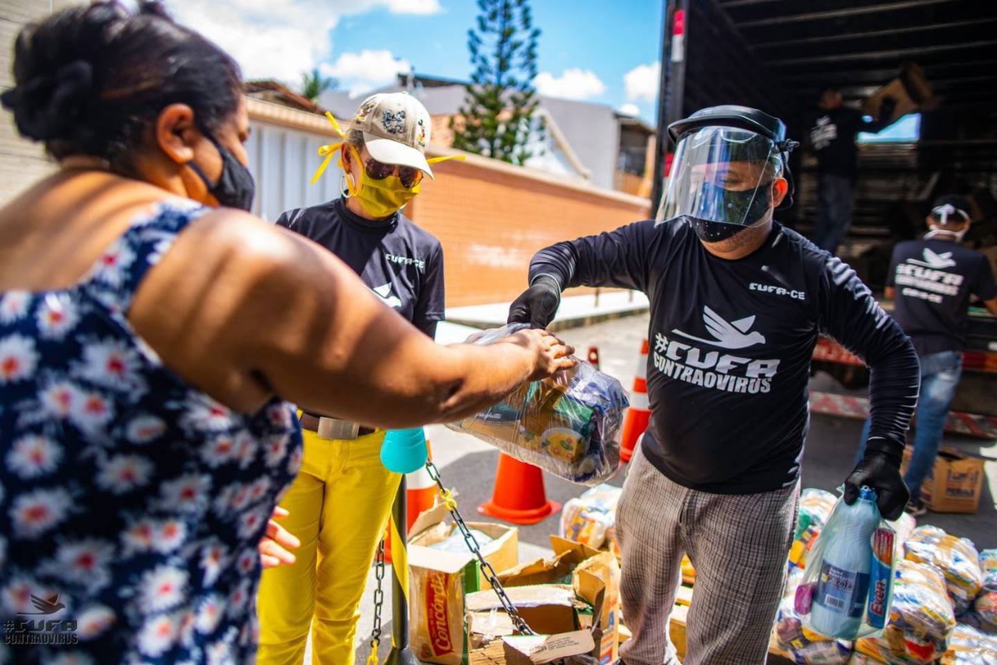 Projeto Mães da Favela ajuda mulheres de todo o Brasil com cestas básicas e vales