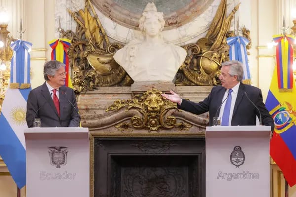 El presidente argentino recibió en Casa Rosada a su par ecuatoriano