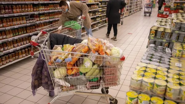 Precios de alimentos se mantienen cerca del récord; la guerra golpea el comerciodfd