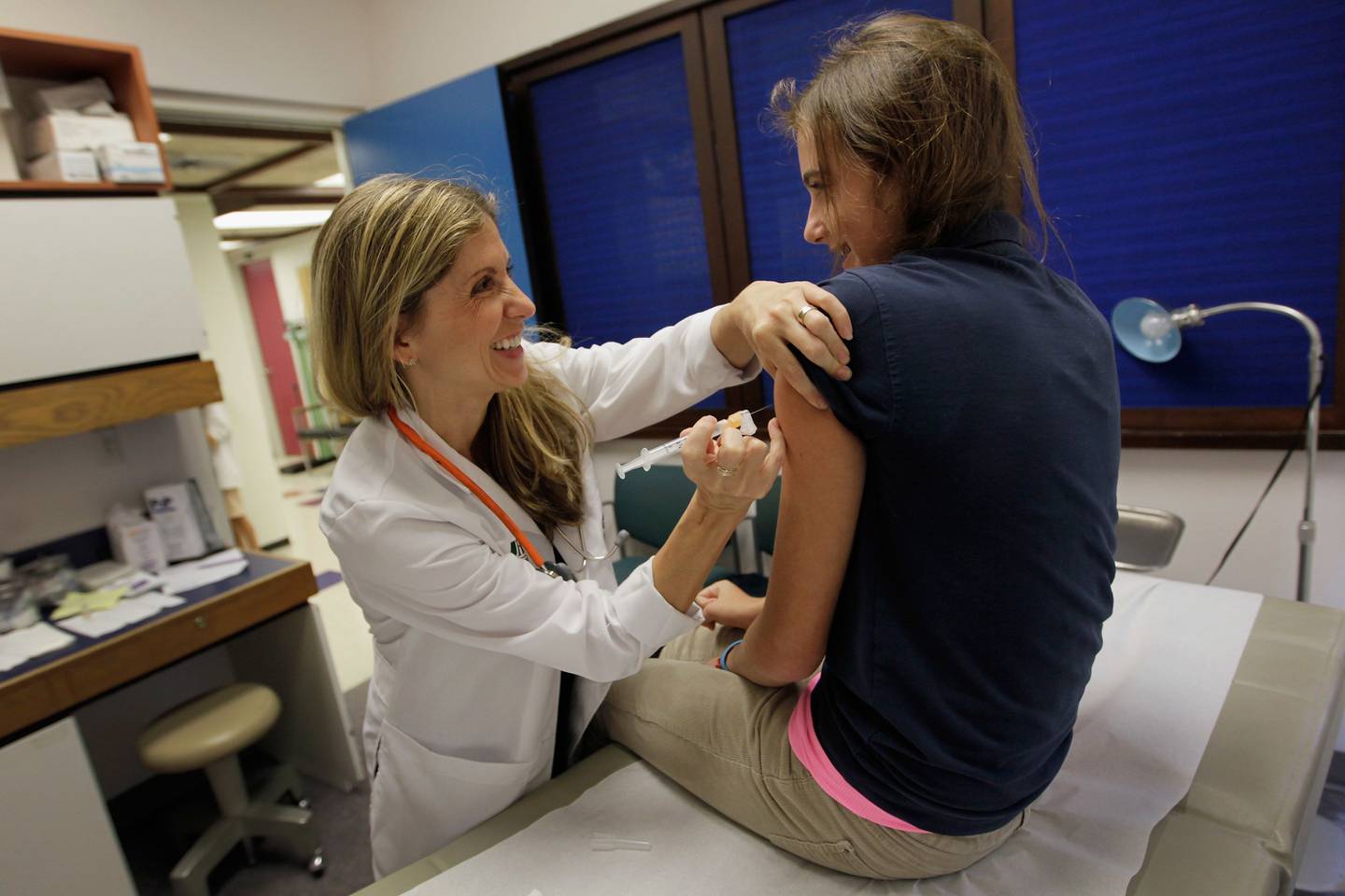 Las vacunas contra el VPH han reducido drásticamente las tasas de cáncer de cuello uterino.