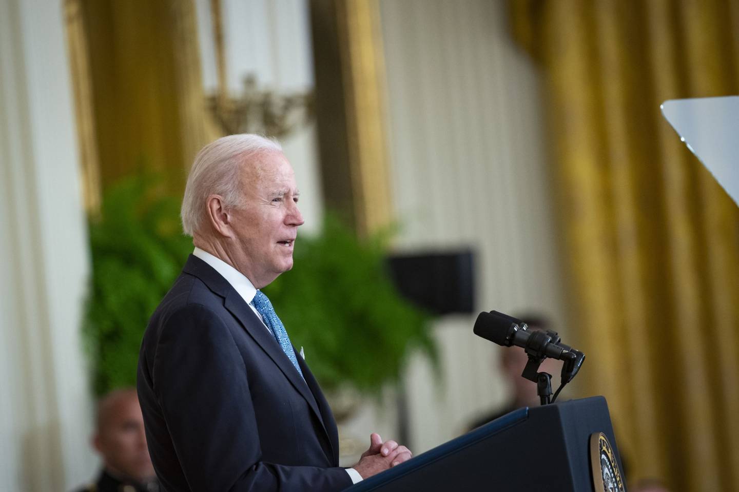 El presidente de los Estados Unidos, Joe Biden, durante un acto de entrega de las Medallas al Valor de los Agentes de Seguridad Pública en la Sala Este de la Casa Blanca en Washington, D.C., Estados Unidos, el lunes 16 de mayo de 2022.