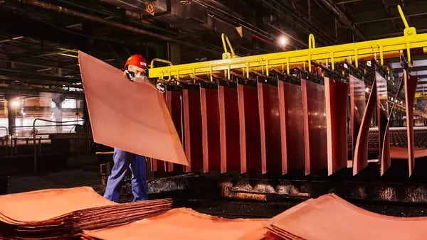 Caída de producción de cobre en Chile se extiende ante dificultades en minasdfd