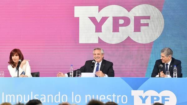 YPF firma acuerdo con Petronas para construir planta de GNL en Argentinadfd