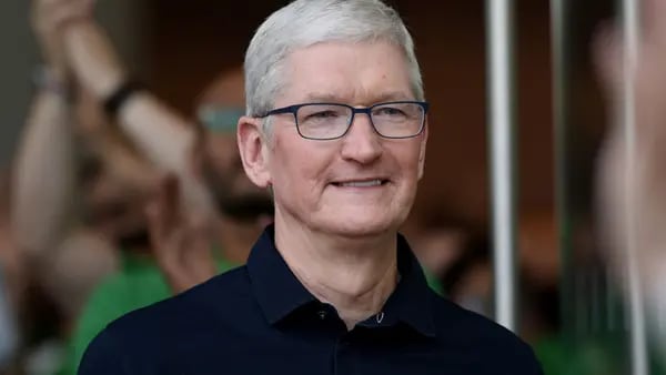 CEO de Apple ganó US$41 millones con la mayor venta de acciones desde 2021dfd