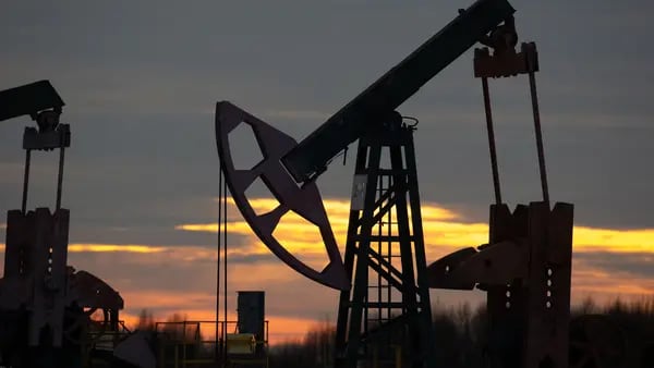 Apuestas petroleras ultrabajistas de fondos de cobertura señalan temor a recesión en EE. UU.dfd