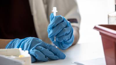 Covid-19: Pfizer pide a EE.UU. aprobación para vacuna contra variantes de ómicrondfd