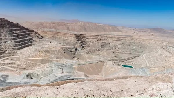 La minera propiedad de la familia más rica de Sudamérica estudia una emisión de bonosdfd