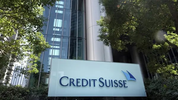 Os escândalos e a desconfiança que acabaram com o Credit Suisse após 166 anosdfd