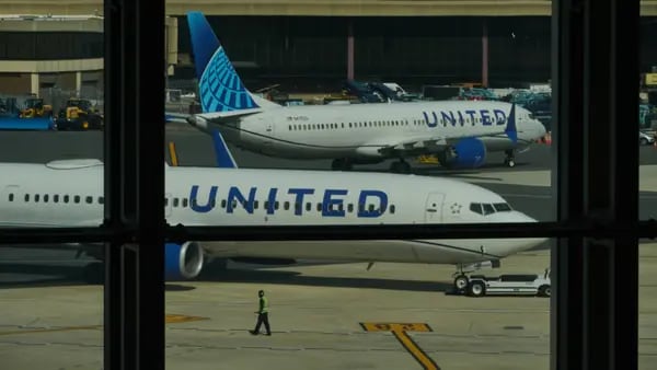 United Air pide a los pilotos que tomen vacaciones no pagadas por retrasos de Boeingdfd
