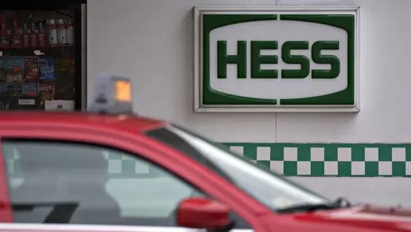 Hess señala posible retraso en el acuerdo con Chevron mientras Exxon intervienedfd
