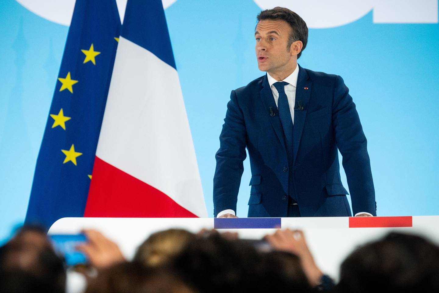 El presidente de Francia Emmanuel Macron hizo un llamamiento a los votantes preocupados por el medio ambiente